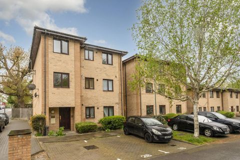 Cleeve Way, Roehampton, London SW15
