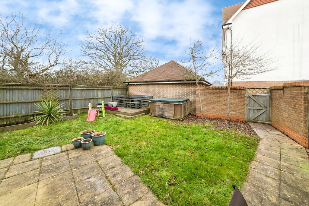 Additional image 14 of 2 bed semi-detached house for saleHolmbush End, Faygate, Horsham, West Sussex RH12