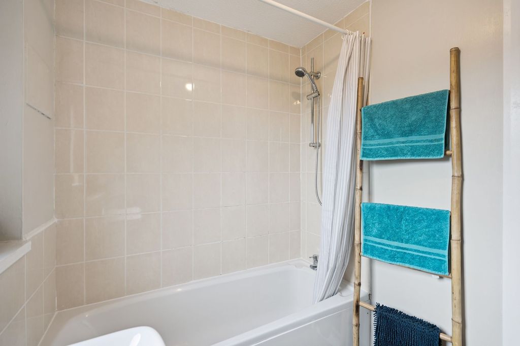 Additional image 8 of 2 bed flat for saleForthview, Stirling FK8