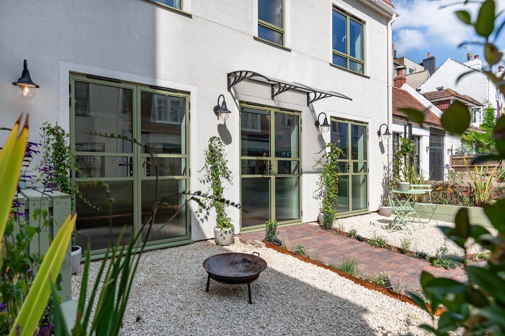 Additional image 3 of 3 bed detached house for saleMarine Gardens, Brighton BN2
