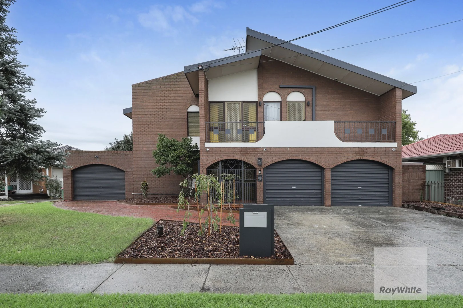 27 Woodstock Drive, Gladstone Park VIC 3043