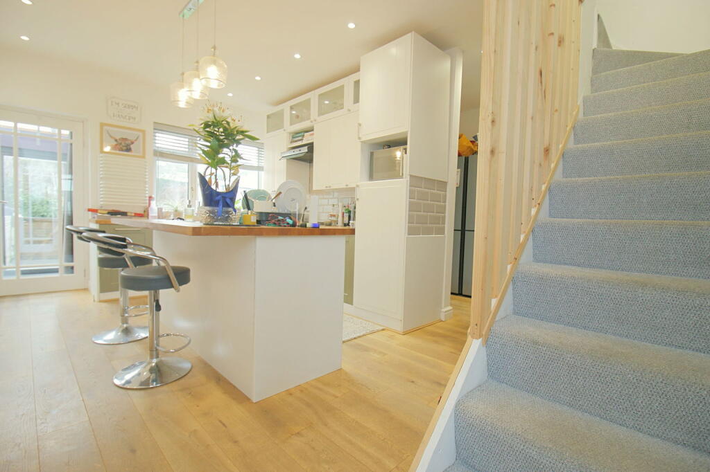 Fairmount, Long Lee, Keighley, BD21 4SP photo 3