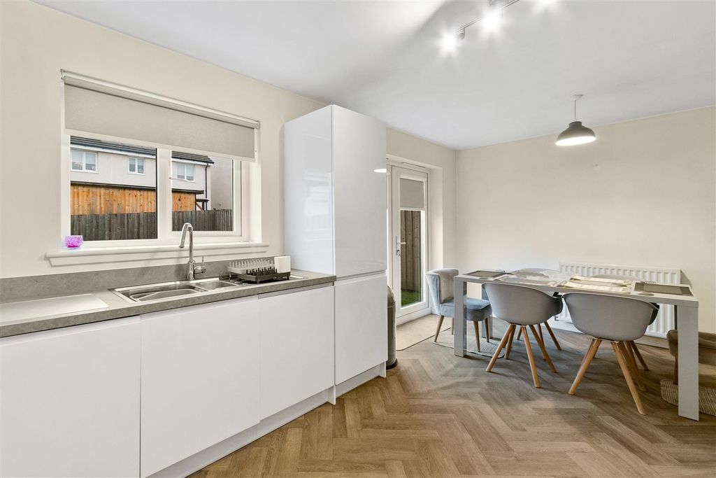 Additional image 8 of 4 bed detached house for saleQueen Mary Crescent, Clydebank G81