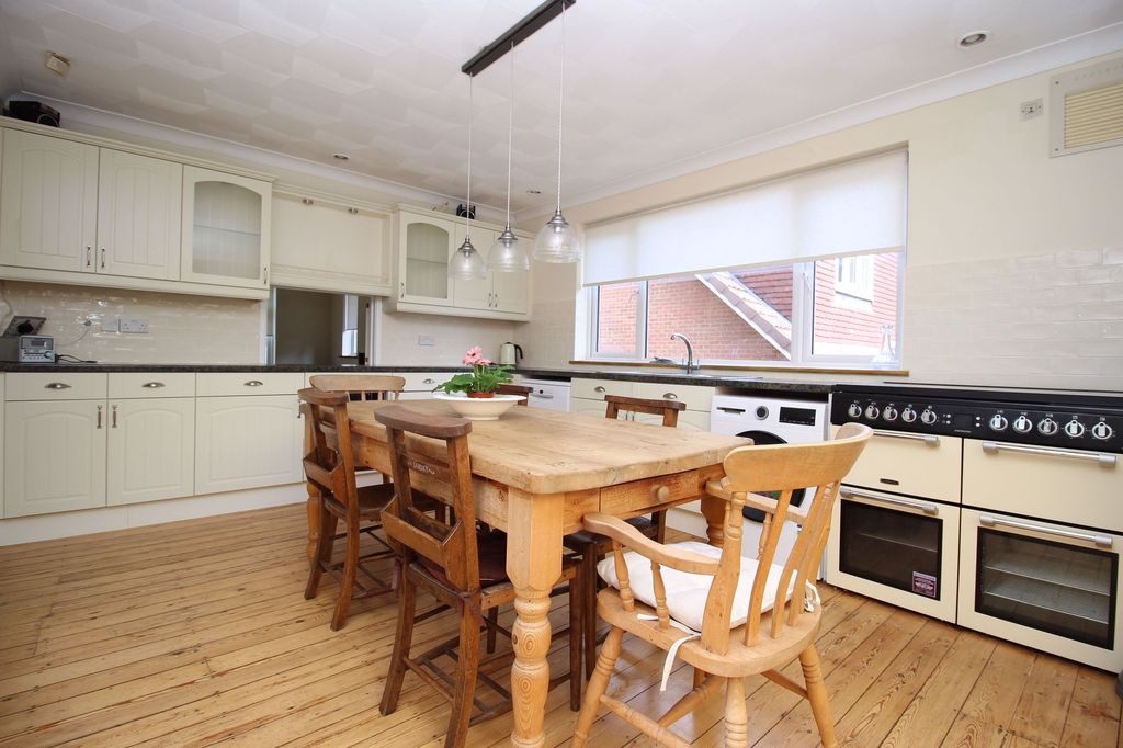 Additional image 2 of 3 bed detached house for saleReservoir Lane, Hedge End SO30