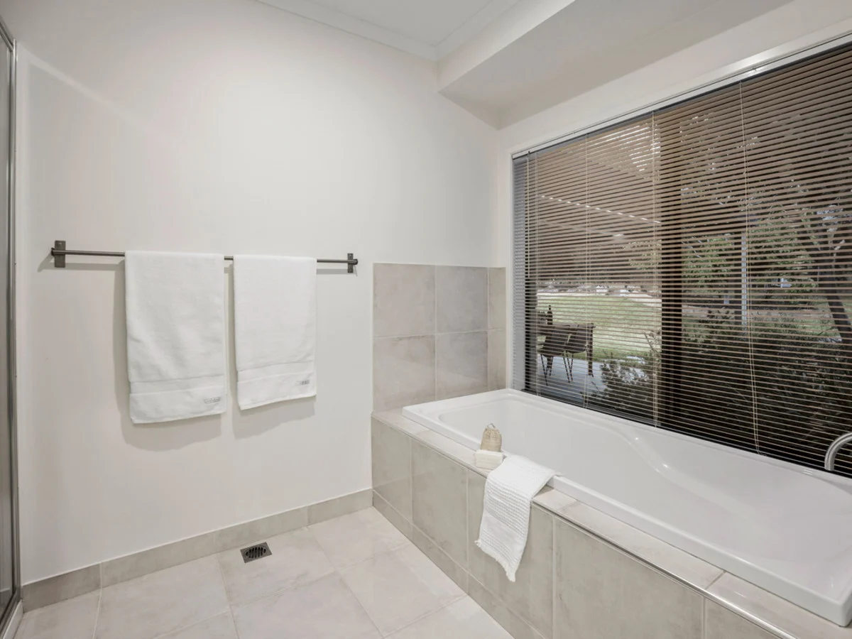 Additional image 20 of 25 Lauren Court, Table Top NSW 2640
