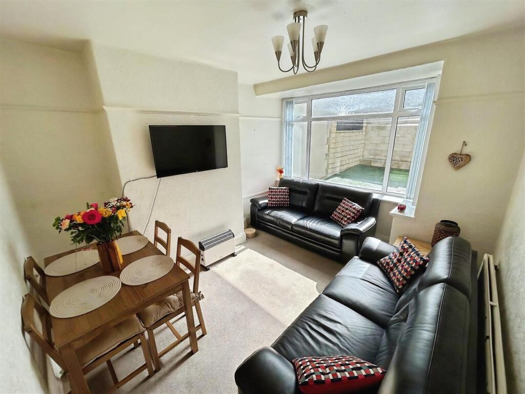 Additional image 3 of Lesmere Grove, Bradford