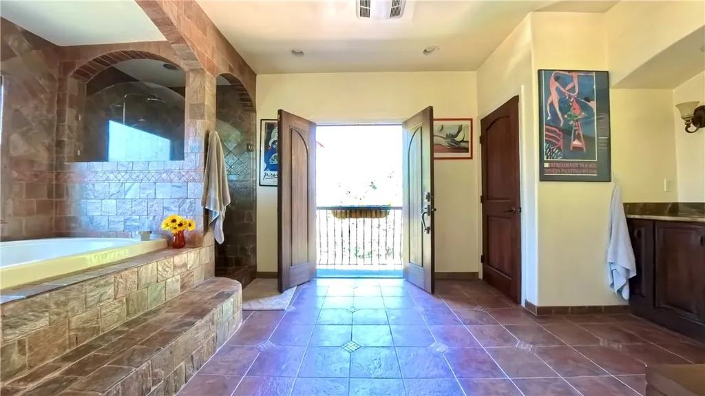 Additional image 4 of 633 Sunnyhill Drive, Los Angeles, CA 90065