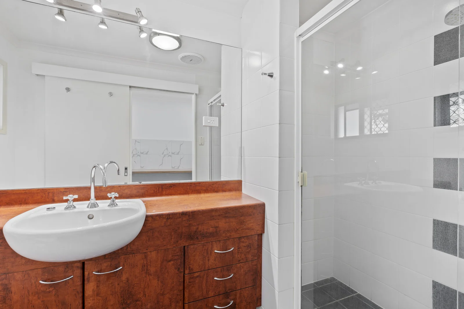 Additional image 11 of 1/4 Fishermans Bend, Balmoral QLD 4171