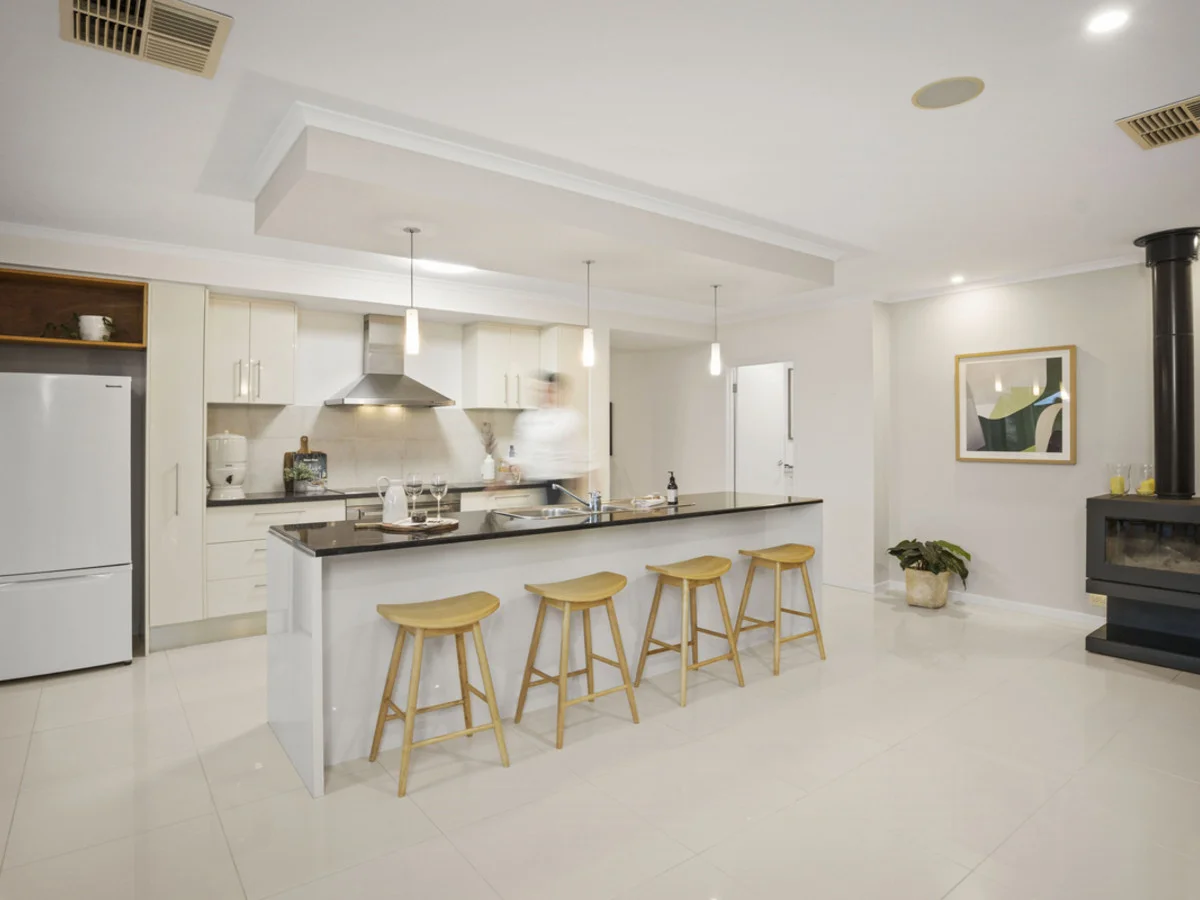 Additional image 6 of 25 Lauren Court, Table Top NSW 2640