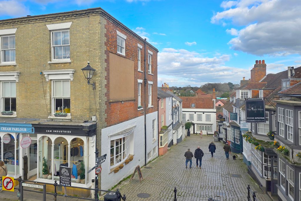 Additional image 9 of 2 bed flat for saleHigh Street, Lymington, Hampshire SO41
