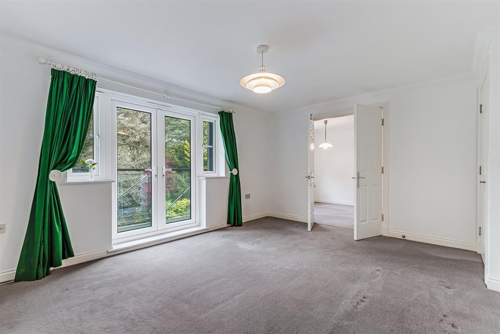 Additional image 2 of 2 bed flat for sale8A Clifton Road, Ben Rhydding, Ilkley LS29