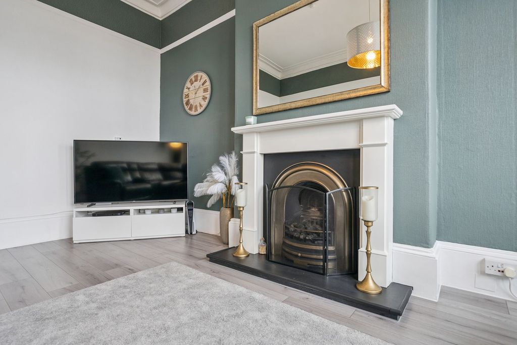 Additional image 5 of 2 bed flat for sale2/1, 12 William Street, Helensburgh G84