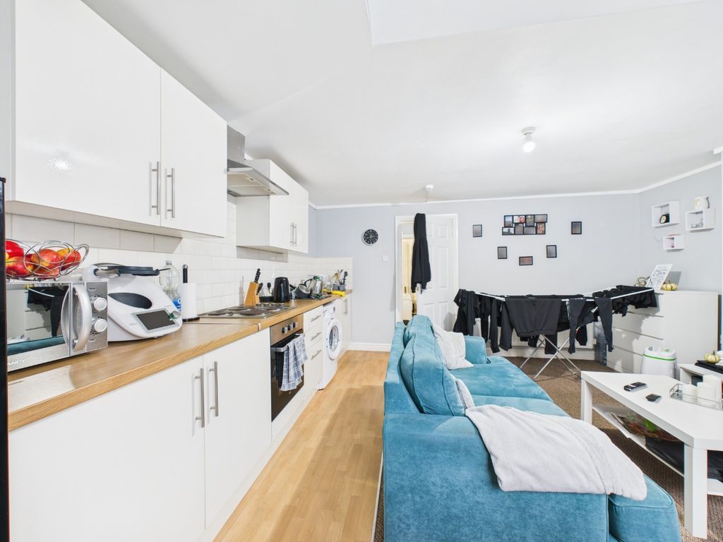 Additional image 2 of 6 bed flat for saleColtman Street, Hull HU3