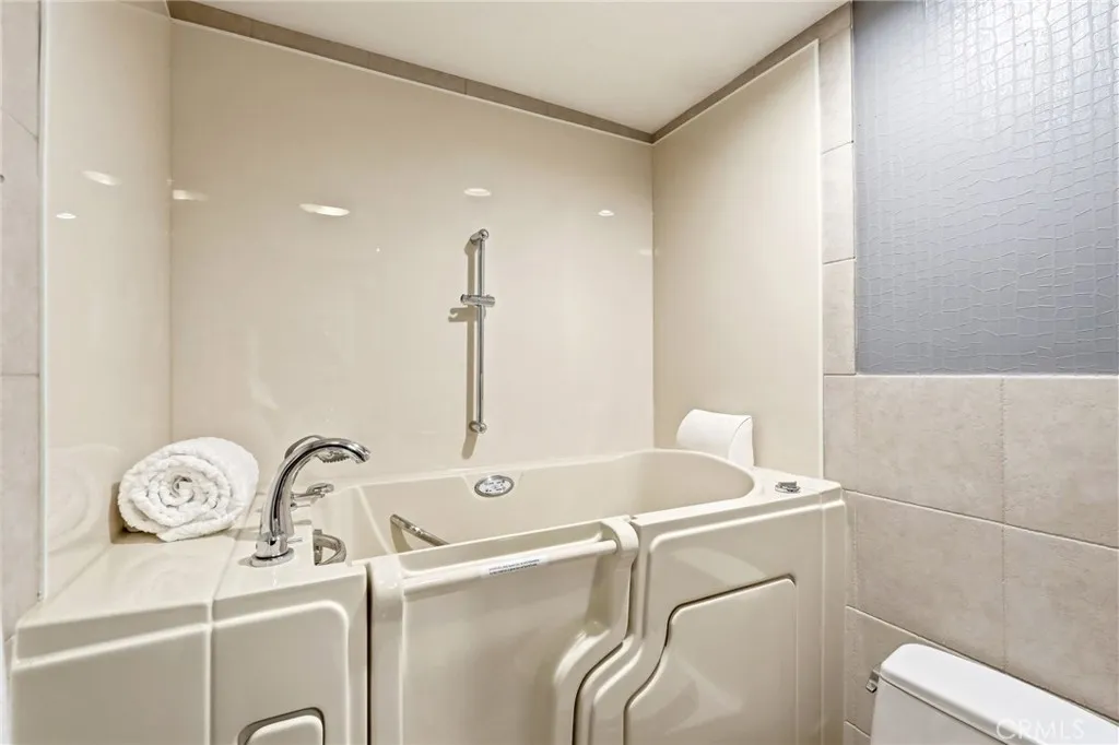 Additional image 26 of 4807 Woodley Avenue Unit 303, Encino, CA 91436