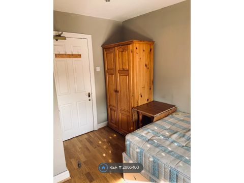 Elsham Road, London W14, Studio to rent