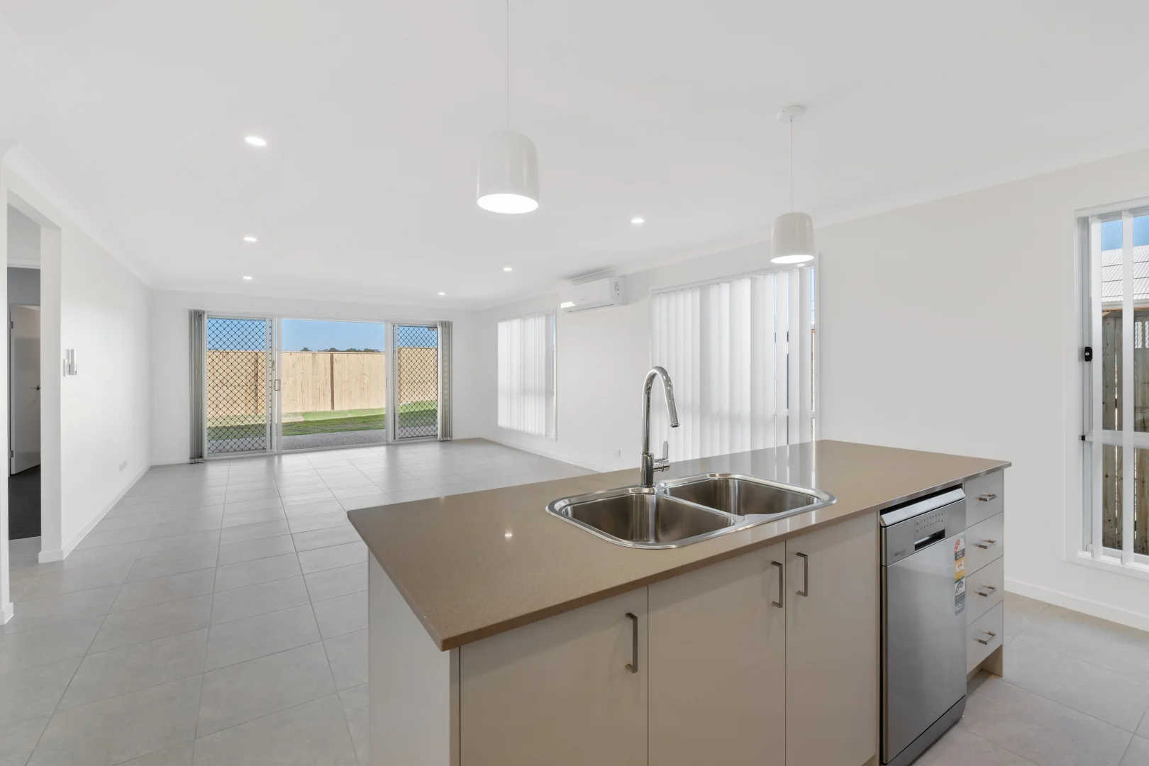 43 Irma Circuit, Park Ridge QLD 4125 photo 4