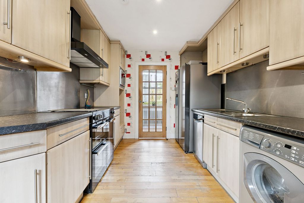 Additional image 6 of 3 bed flat for saleDundee Road, Perth PH2