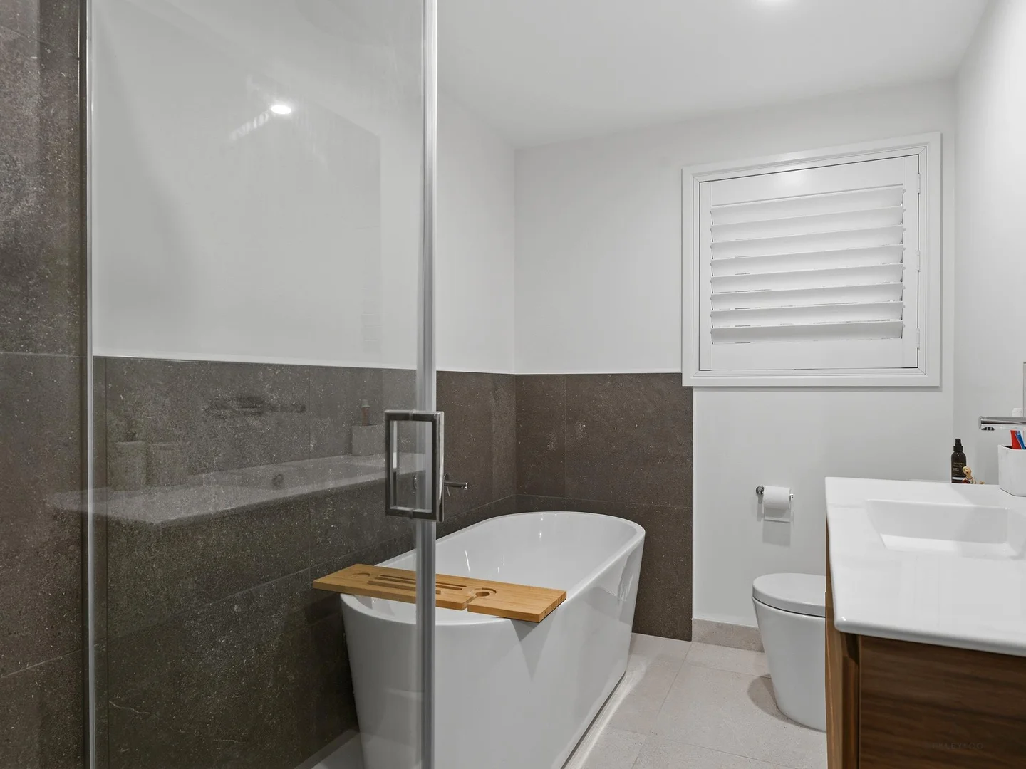 Additional image 12 of 1/142 Derwent Avenue, Lindisfarne TAS 7015