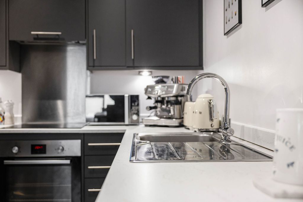 Additional image 9 of 2 bed flat for saleGloucester Place, Cheltenham, Gloucestershire GL52