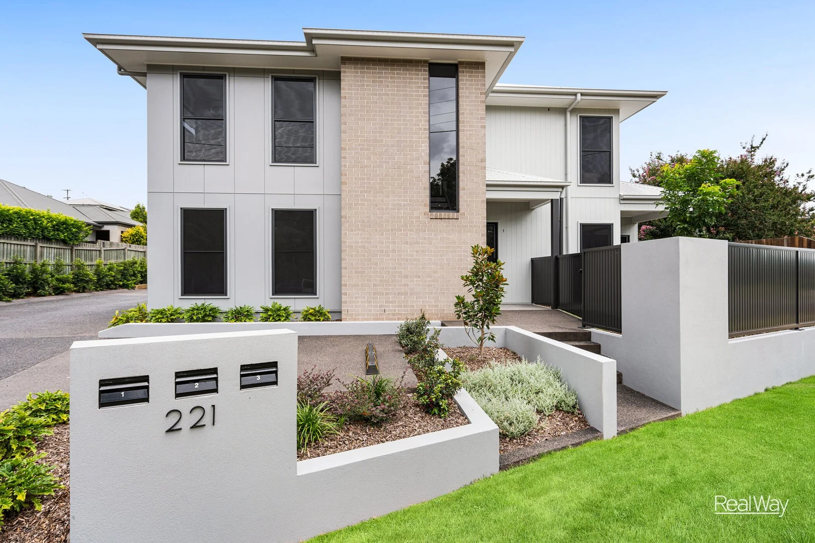 1/221 Mackenzie Street, Centenary Heights QLD 4350