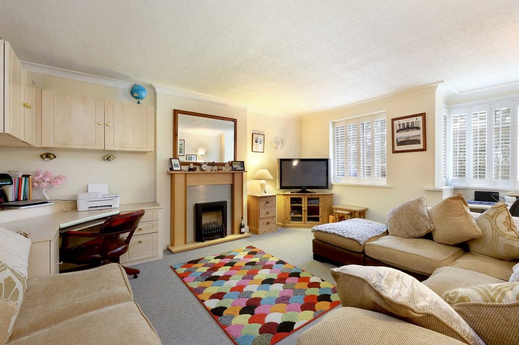 Additional image 8 of 7 bed detached house for saleWilton Crescent, Beaconsfield, Buckinghamshire HP9