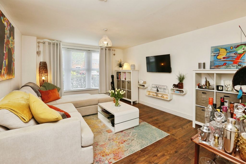 Additional image 5 of 2 bed flat for saleFawn Crescent, Hedge End, Southampton SO30