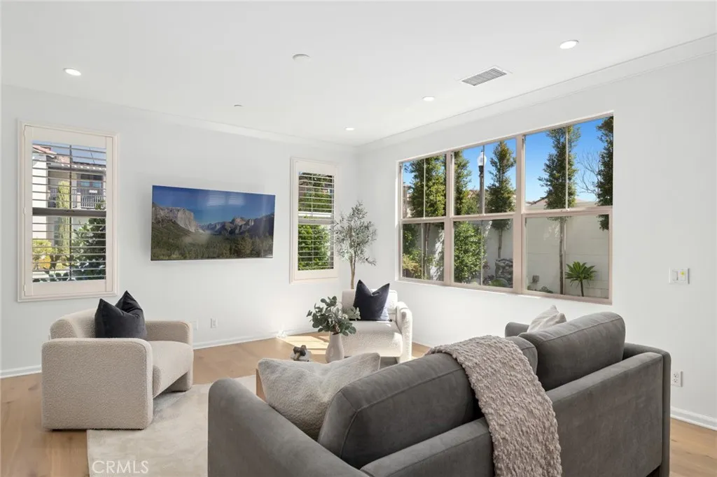 Additional image 21 of 76 Decker, Irvine, CA 92620