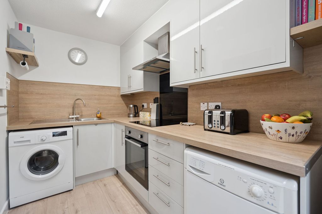 Additional image 5 of 2 bed flat for saleUpper Craigs, Stirling FK8