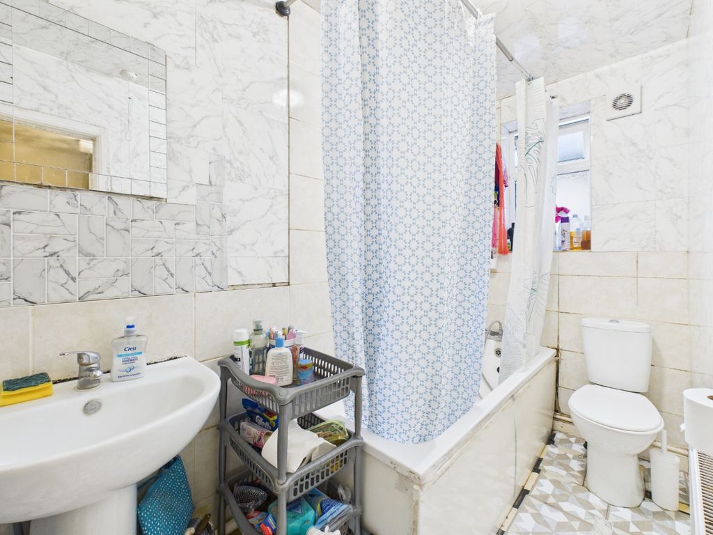 Additional image 10 of 6 bed flat for saleColtman Street, Hull HU3