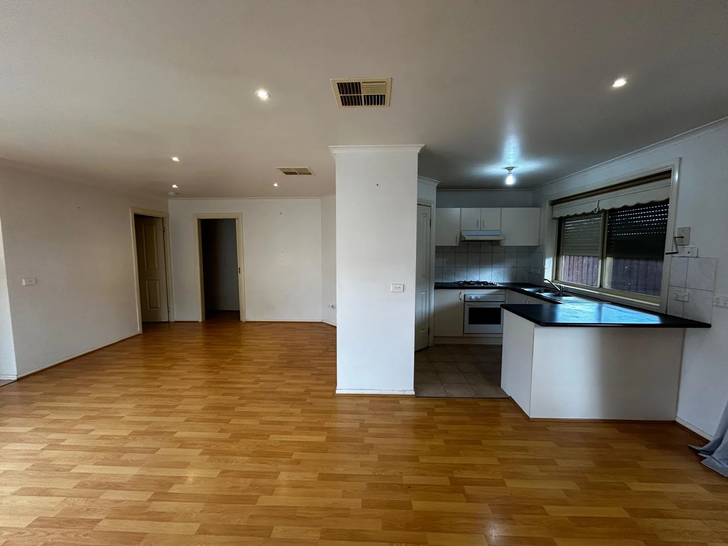 3/6-8 STRABANE WAY, Hampton Park VIC 3976 photo 4
