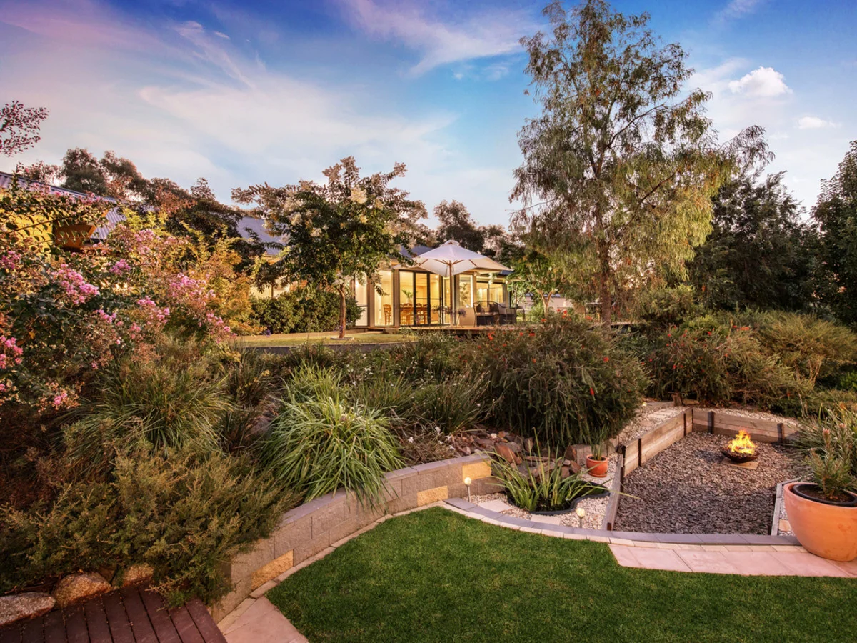25 Lauren Court, Table Top NSW 2640