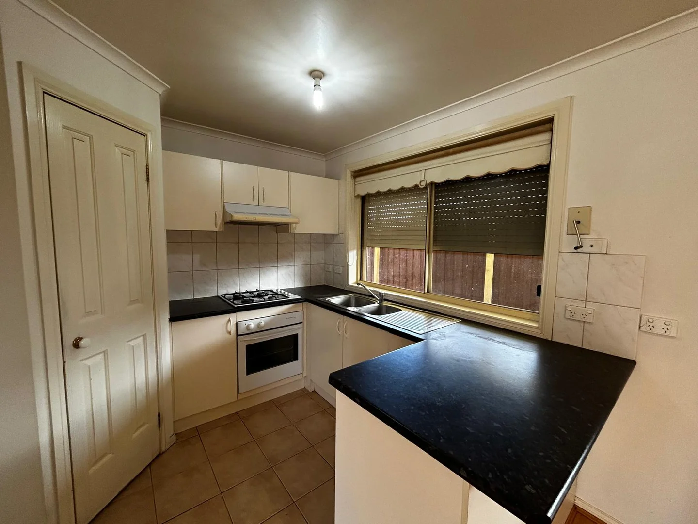 3/6-8 STRABANE WAY, Hampton Park VIC 3976 photo 5
