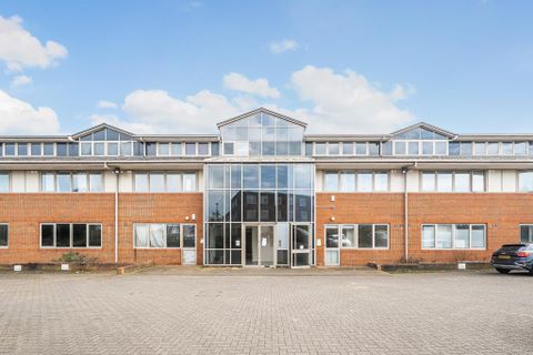 Cleeve Road, Leatherhead KT22