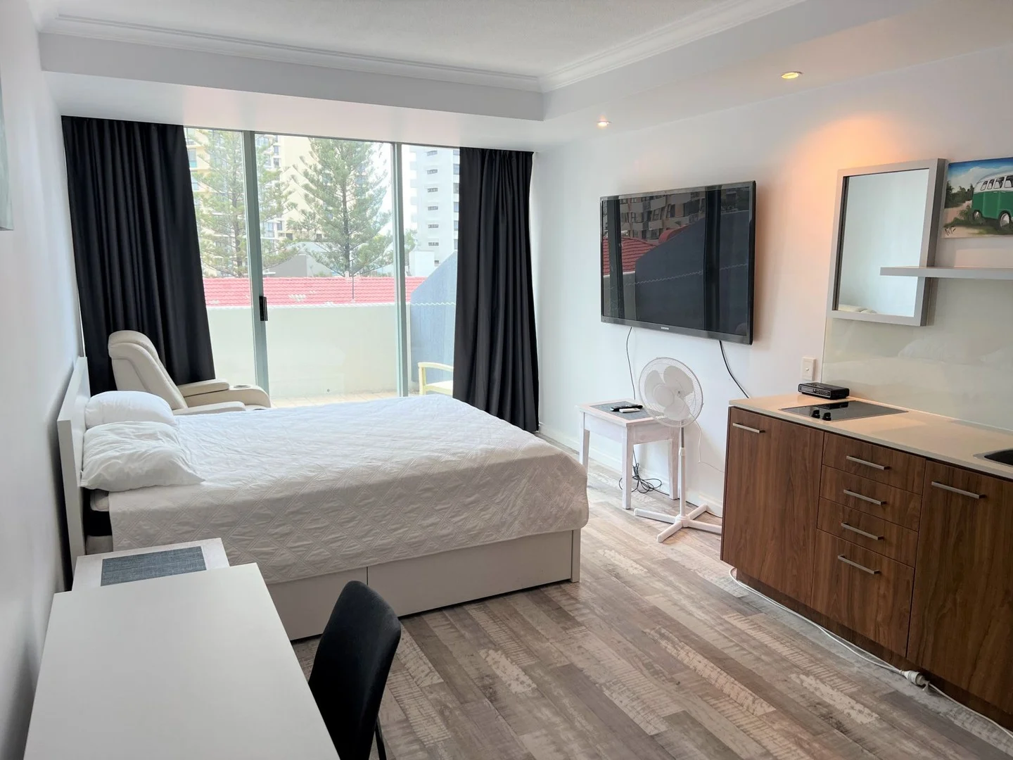 206/25 Laycock St, Surfers Paradise QLD 4217