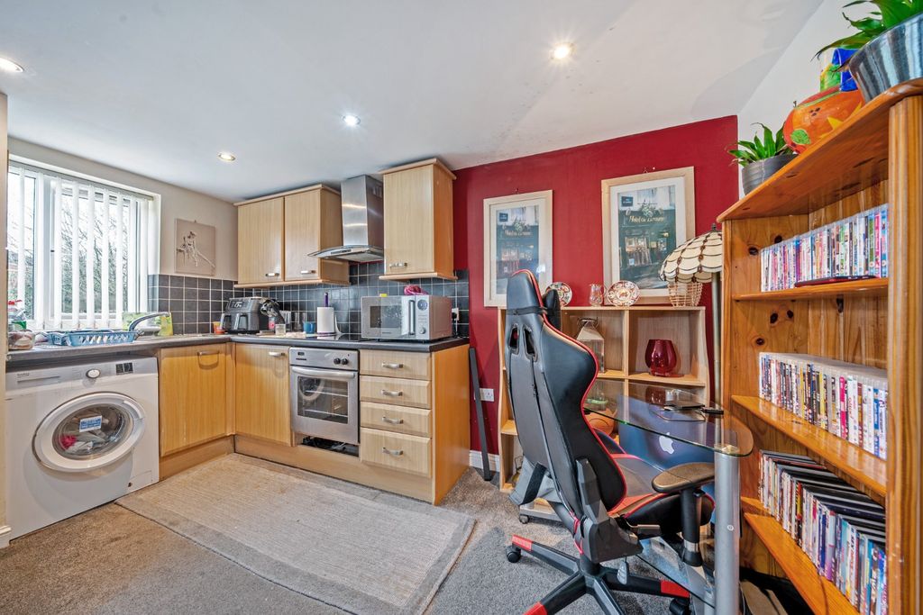 Additional image 4 of 6 bed flat for saleWortley Road, Leeds, West Yorkshire LS12