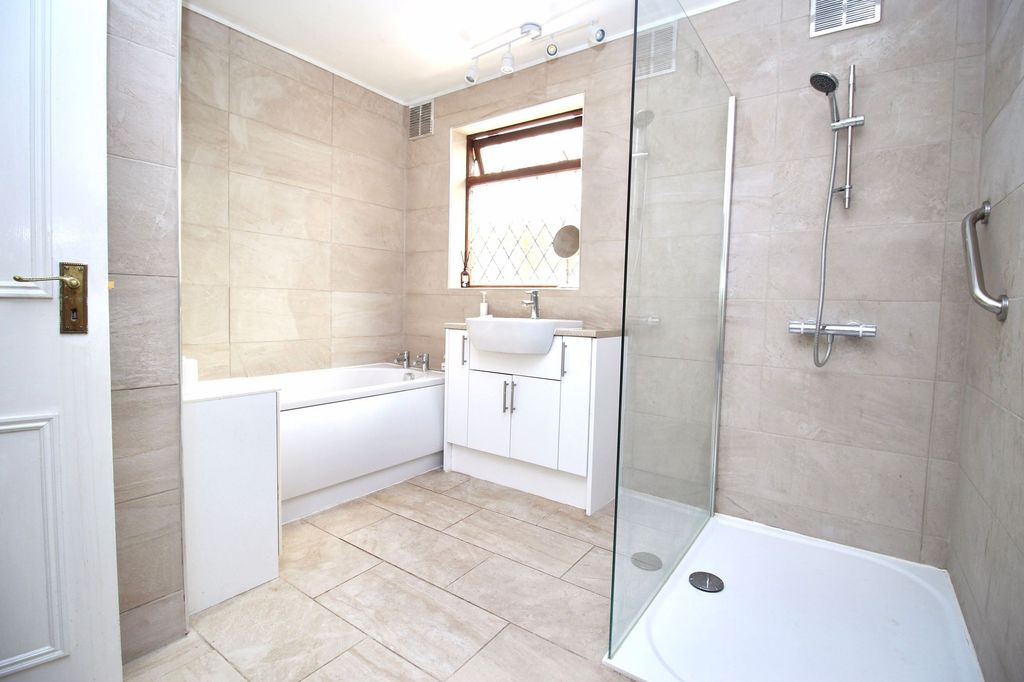 Additional image 17 of 3 bed detached house for saleReservoir Lane, Hedge End SO30