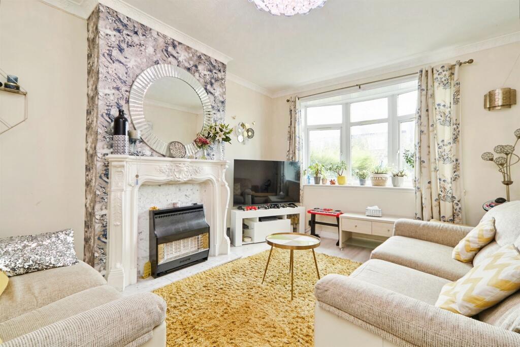 Oakworth Road, Keighley photo 4