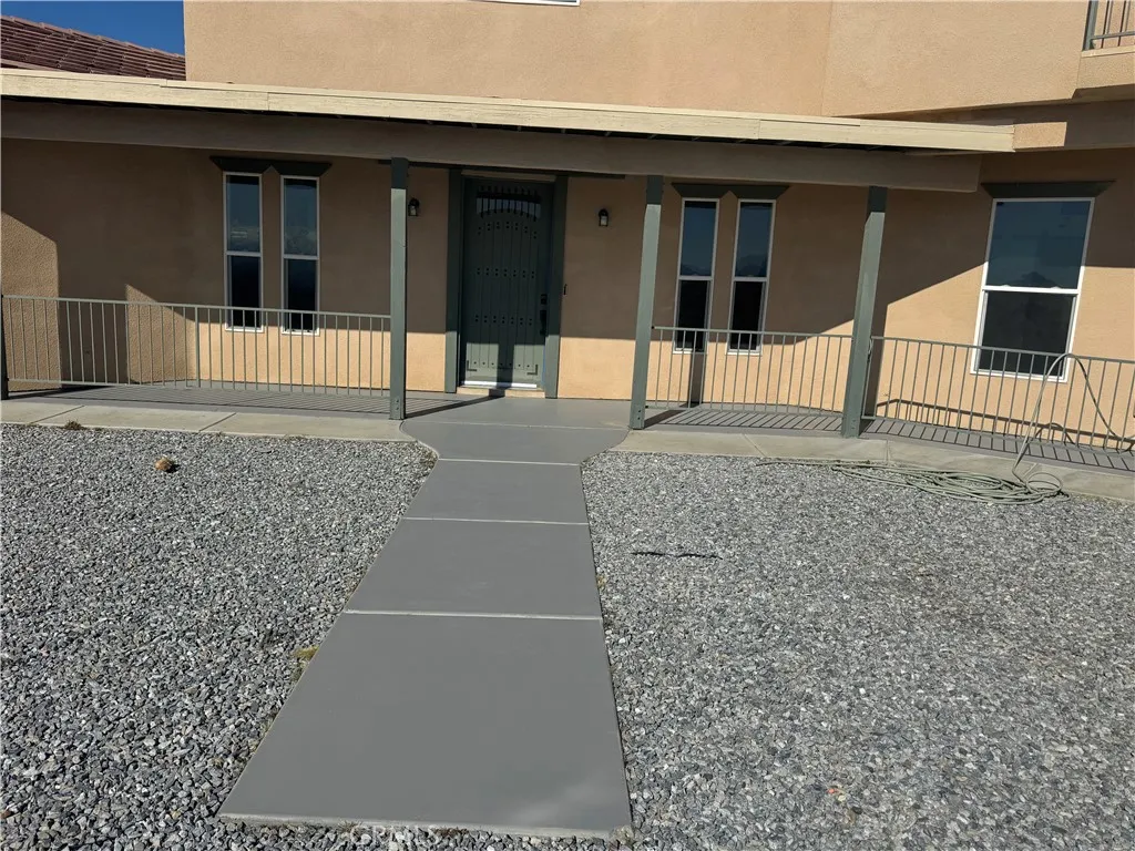 13975 Barker Rd, Apple Valley, CA 92307