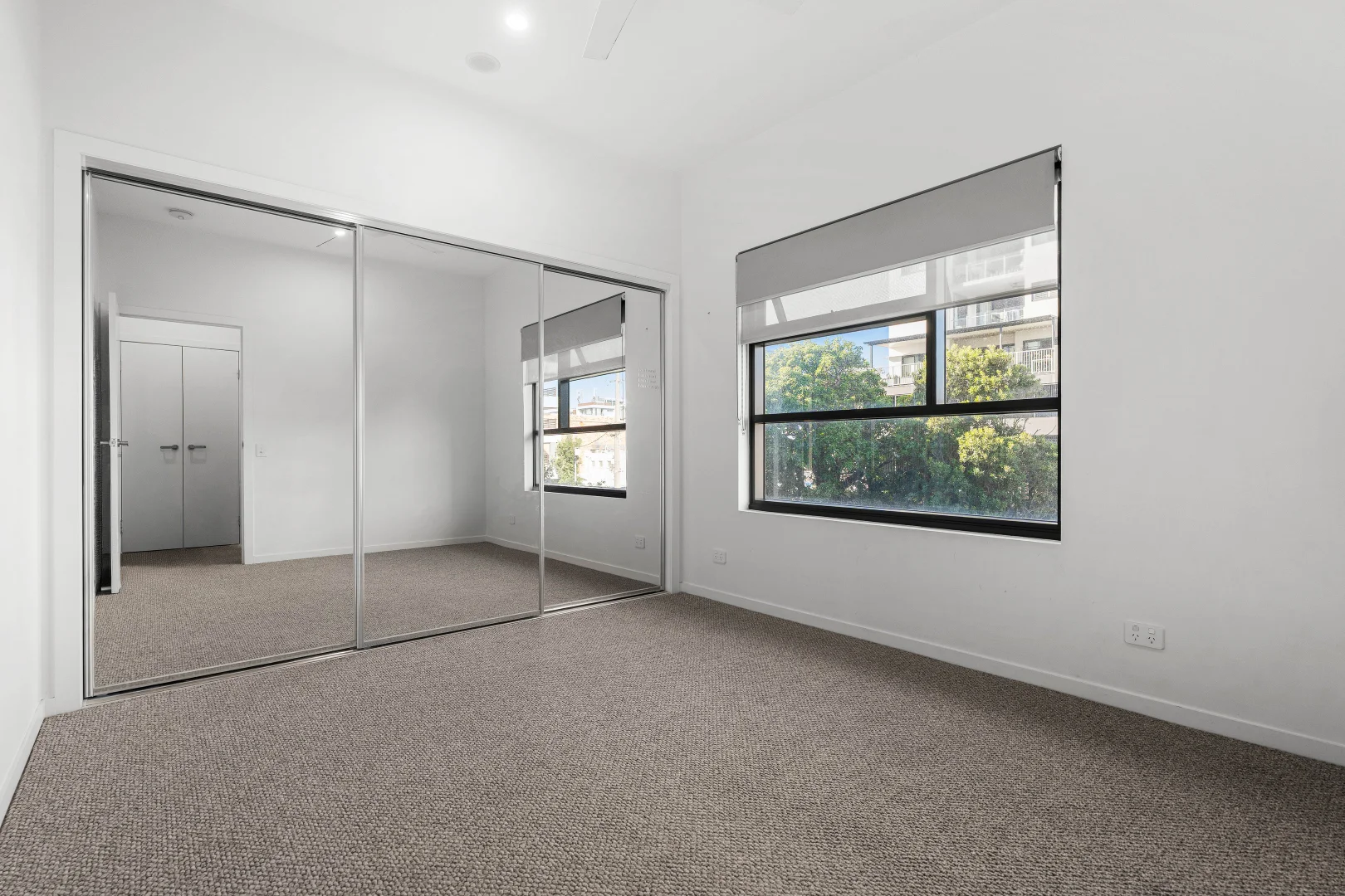 2102/77 Bride Street, Wynnum QLD 4178 photo 3