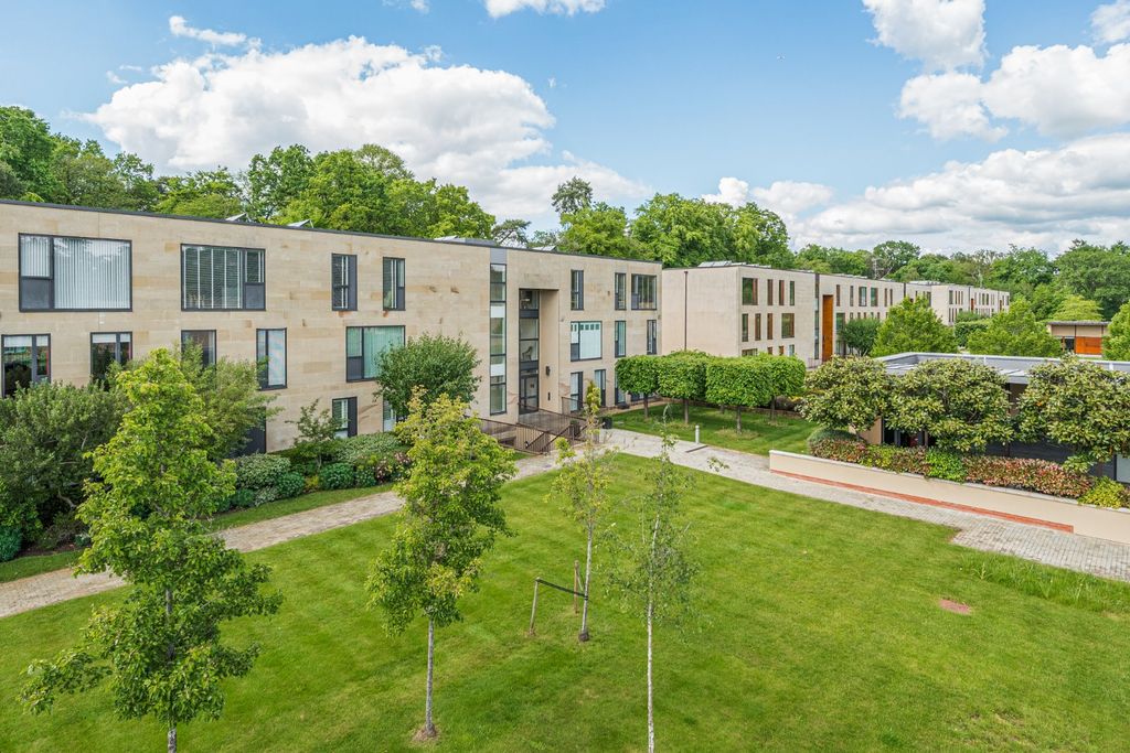 3 bed flat for saleCliveden Gages, Taplow, Buckinghamshire SL6