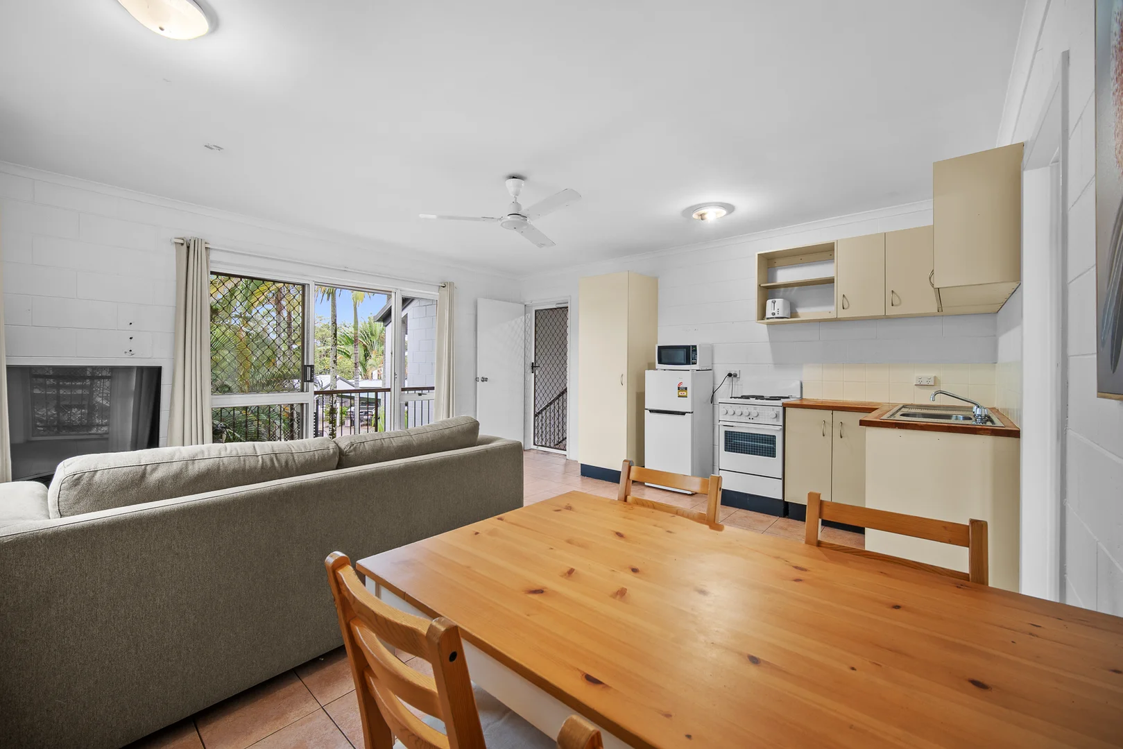 Additional image 5 of 18/192-196 Mann Street, Westcourt QLD 4870