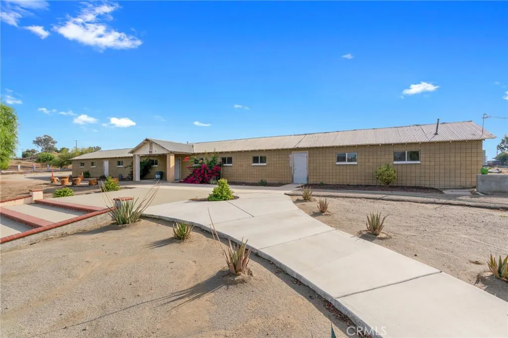 21871 Richard St, Perris, CA 92570 photo 2
