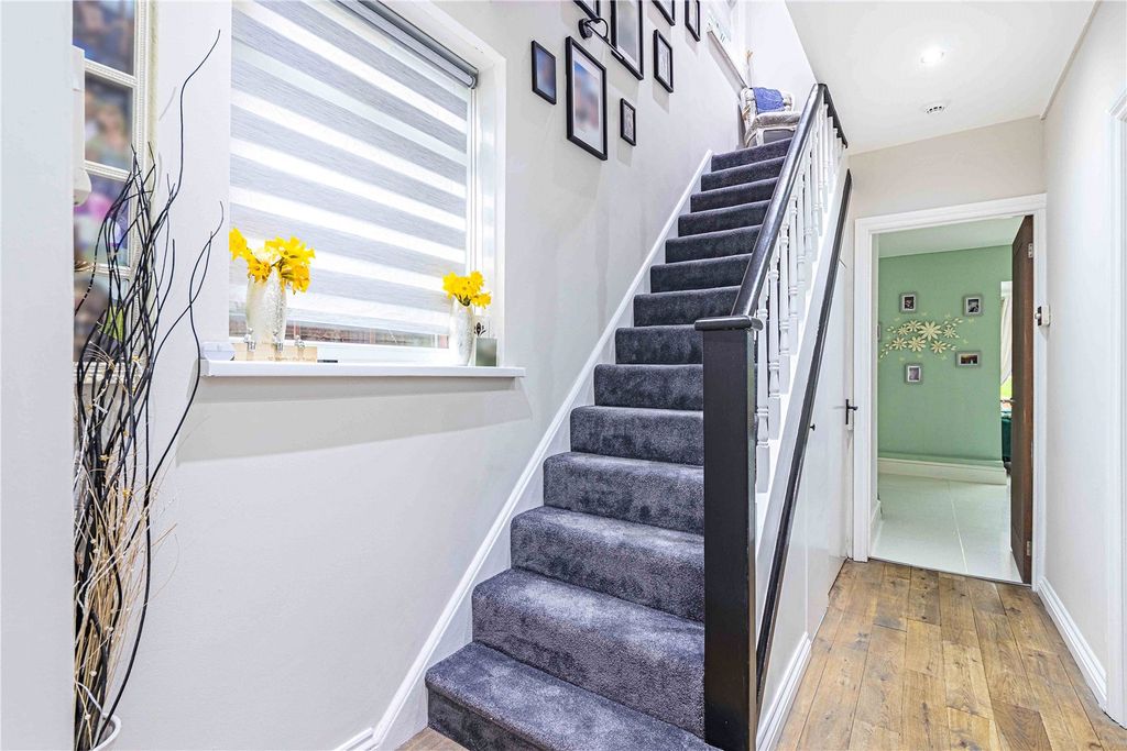 Additional image 8 of 3 bed semi-detached house for saleStanborough Avenue, Borehamwood, Hertfordshire WD6