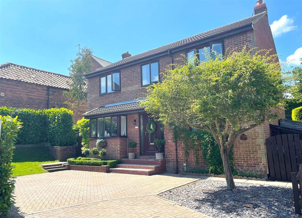 4 bed detached house for saleCastle Park, Aldbrough, Hull HU11