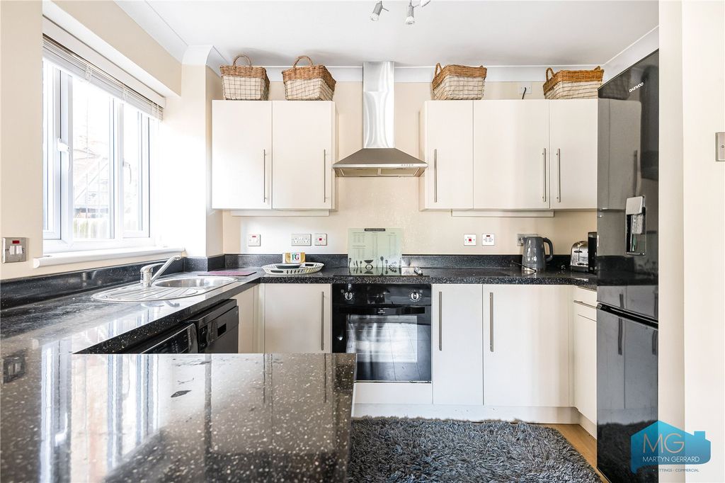 Additional image 8 of 2 bed flat for saleStation Road, New Barnet, Barnet EN5