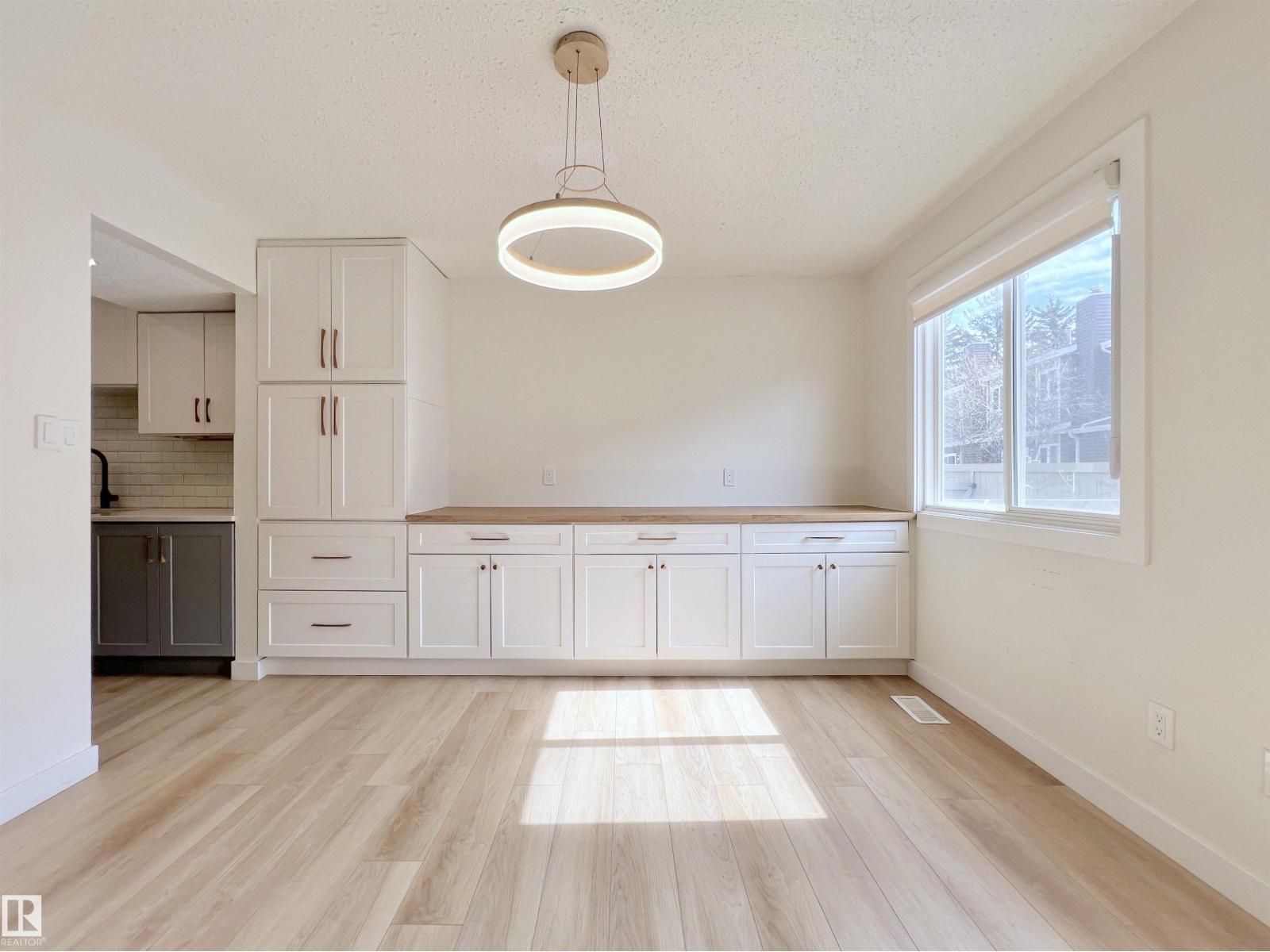 #12 3221 119 ST NW