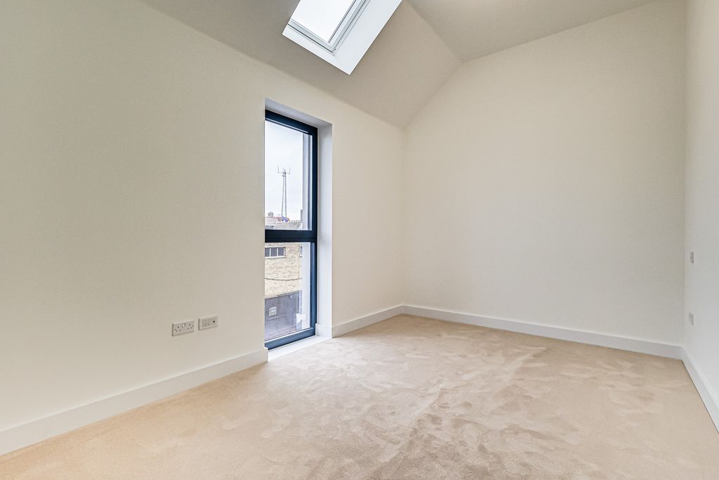 Additional image 12 of 2 bed flat for saleThe Regency Apartments, Rayleigh SS6
