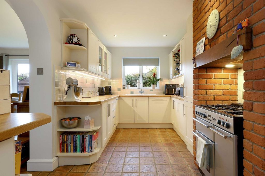 Additional image 4 of 5 bed country house for saleHazlemere Road, Penn, Buckinghamshire HP10
