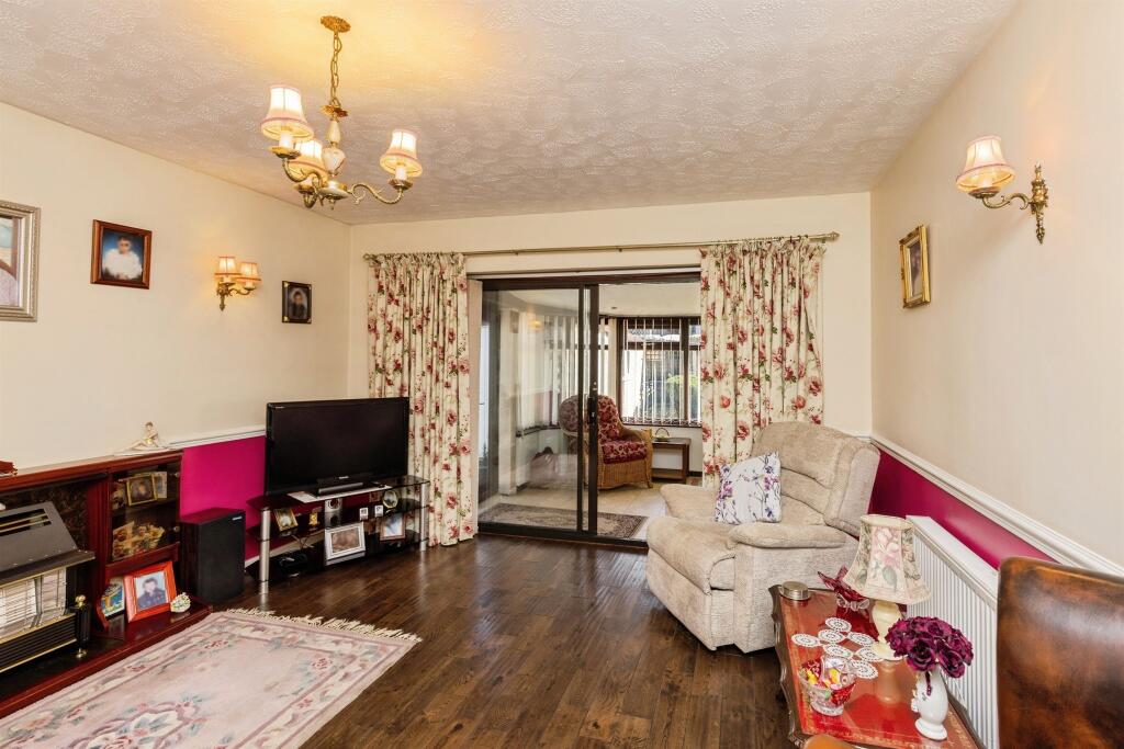 Tanglewood Court, Bradford photo 3