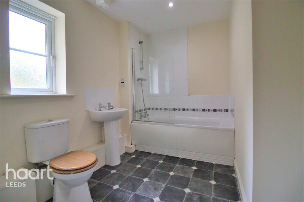 Brackenhill Mews, Bradford photo 5